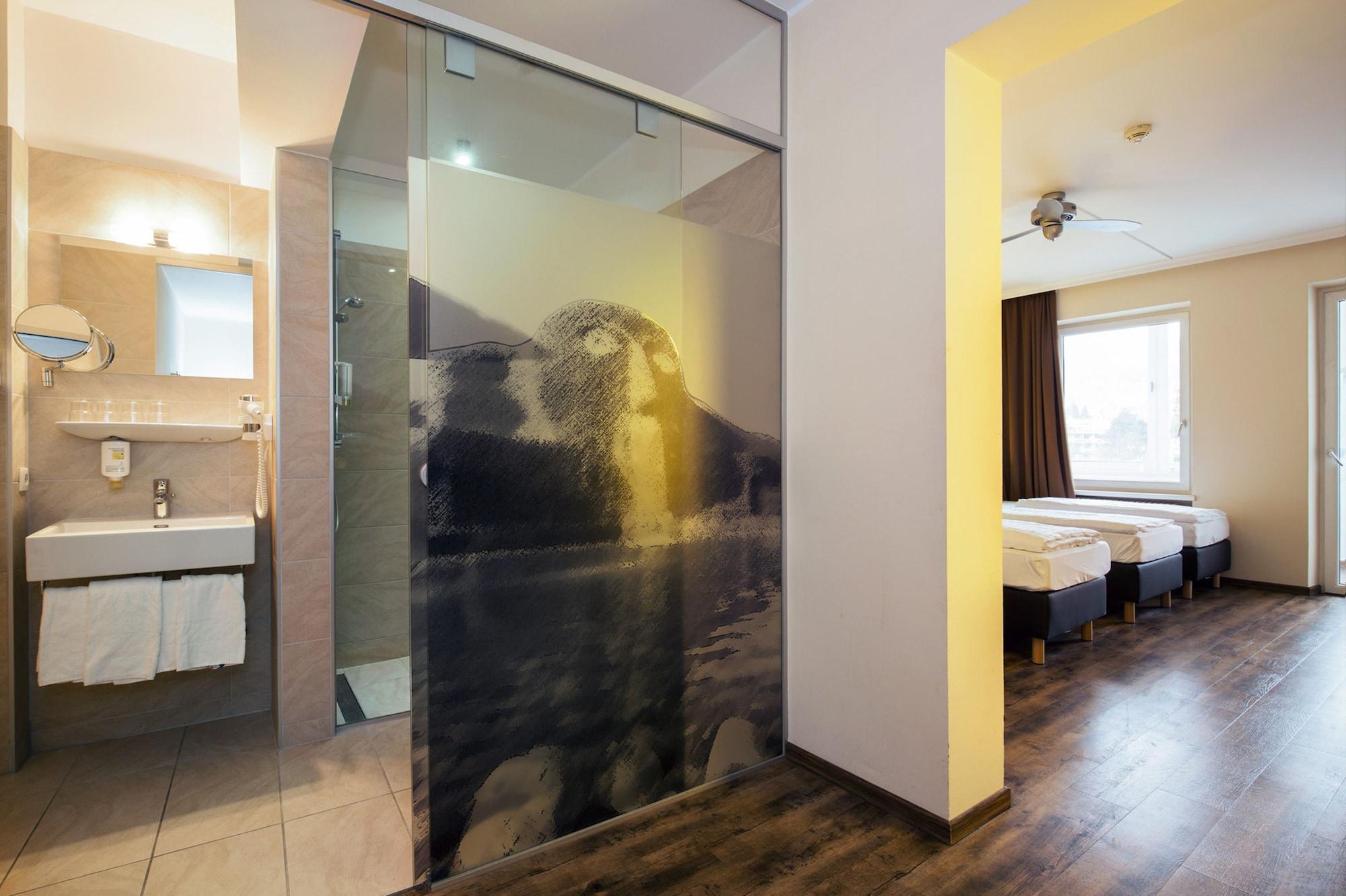 Basic Hotel